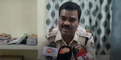 Dasharathpur police have arrested a dahibara seller, Sarveshwar Sahu (40), after a contaminated batch of dahibara sold by him caused illness in over 60 people and claimed the life of an elderly woman