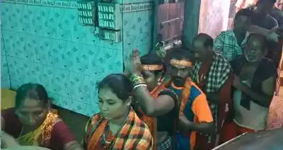 The second Monday of Shravan holds special religious significance, attracting devotees from across Odisha. Kanwariyas carrying holy water from various rivers and water bodies arrived at the shrine with devotion to perform Jalabhishek.