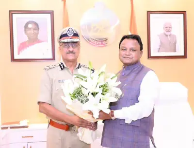 YB Khurania with CM Majhi