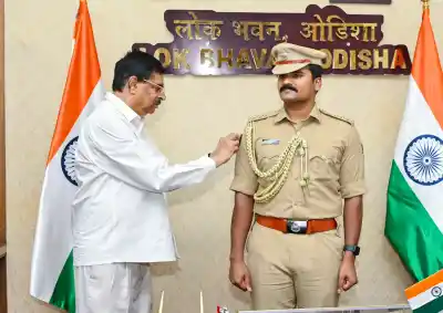 The Odisha Governor is assisted by two ADCs—one from the Indian Navy and another from the Odisha Police. Lieutenant Harshit Deo is currently serving as the Naval ADC, while Reddy has taken charge as the Police ADC.