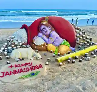  Internationally acclaimed sand artist and Padma Shri awardee Sudarsan Pattnaik created a spectacular sand sculpture of Bal Gopal (Little Krishna) at Puri Beach on Thursday to mark the auspicious occasion of Janmashtami.