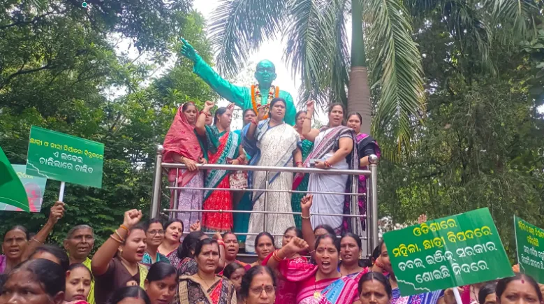 BJD Mahila Morcha protests across Odisha over rising rape cases
