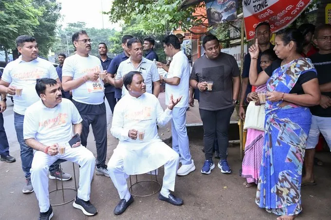 Odisha CM connects with citizens over tea after ‘Namo Yuva Run’ in Bhubaneswar