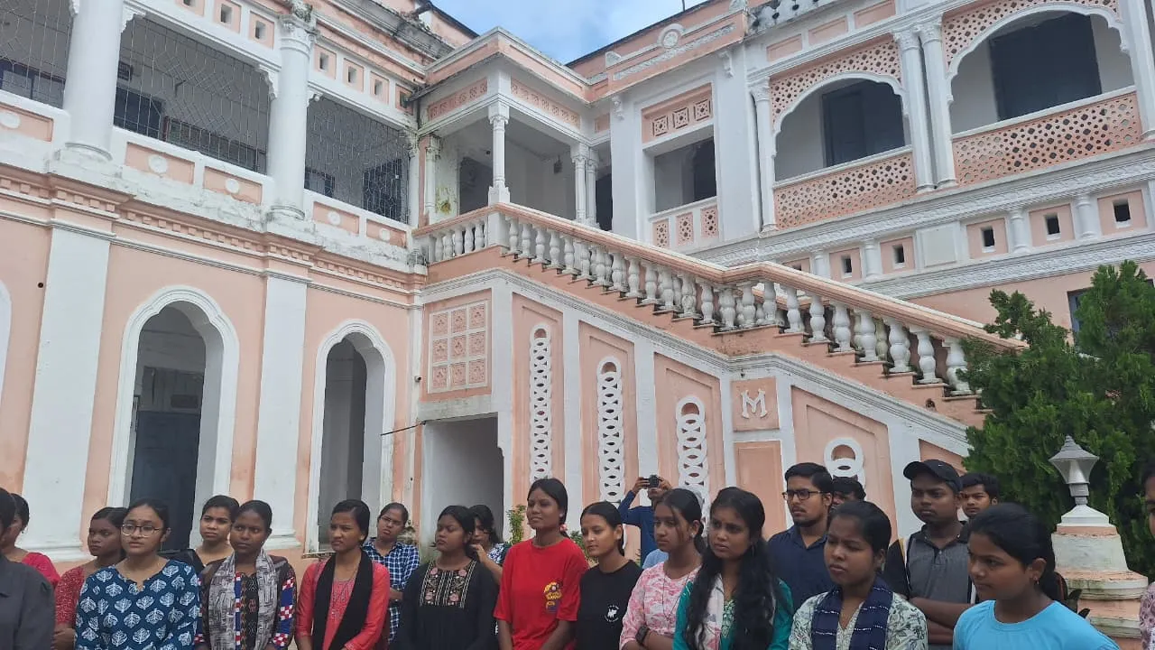 Palace heritage trip by MHW enlightens heritage enthusiasts on glorious past 