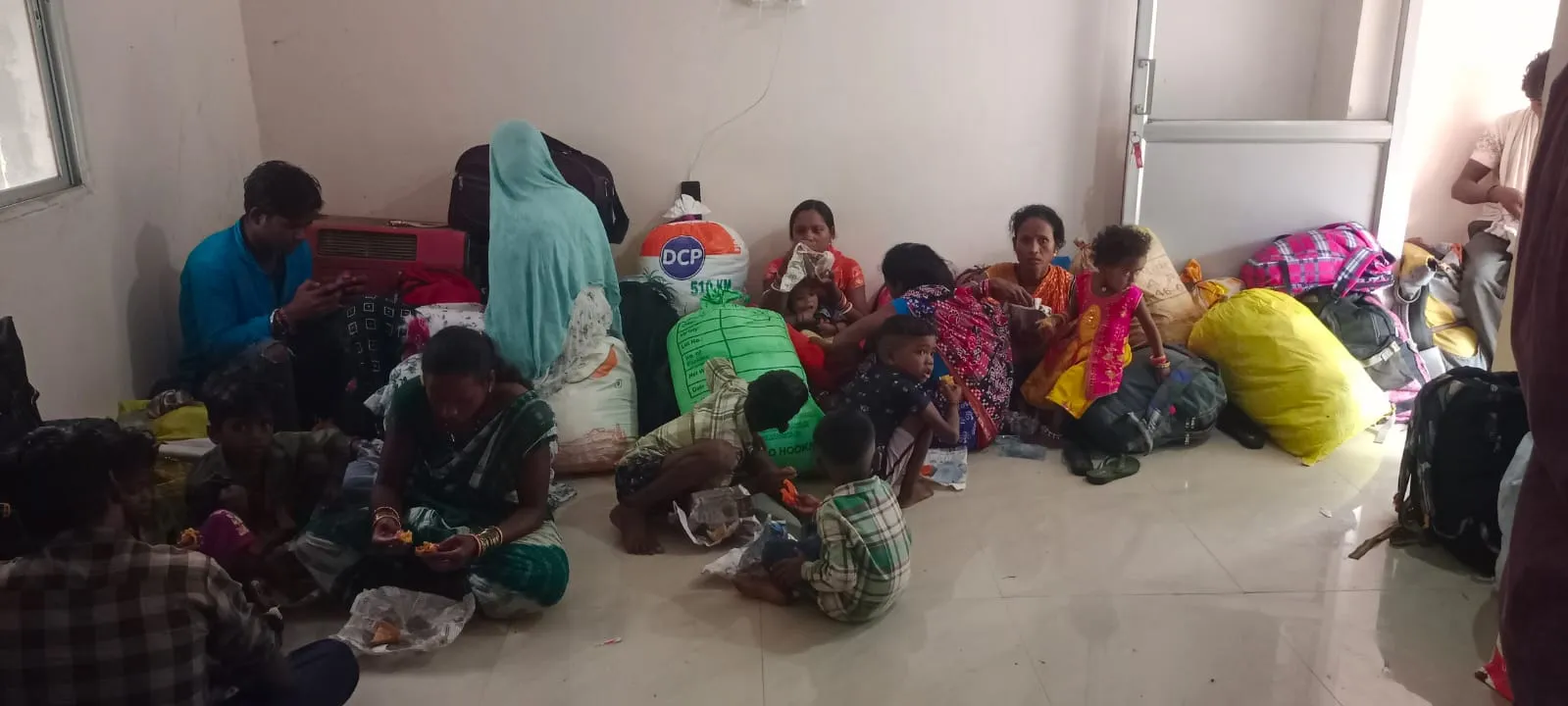 55 Bonded laborers rescued in Bolangir during police raid in Kantabanji
55 Bonded laborers rescued in Bolangir during police raid in Kantabanji
