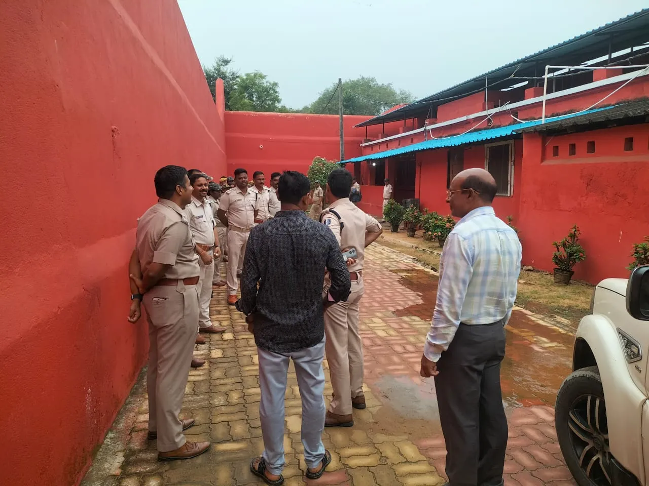 Odisha: Surprise raids conducted in three jails in Bargarh district