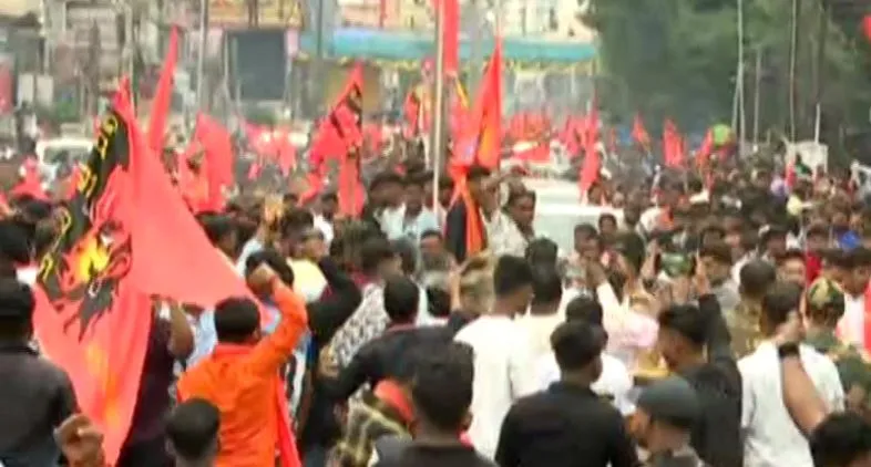 Police-public clash in Cuttack during a rally, police resort to lathi charge

