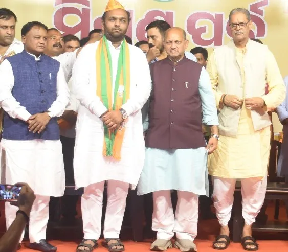 senco-gold--diamonds-unveils-its-showroom-in-jajpur-