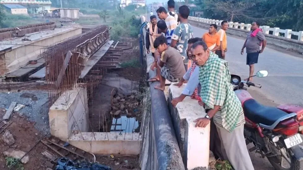 Youth Dies in Bike Fall Off Subarnapur Bridge