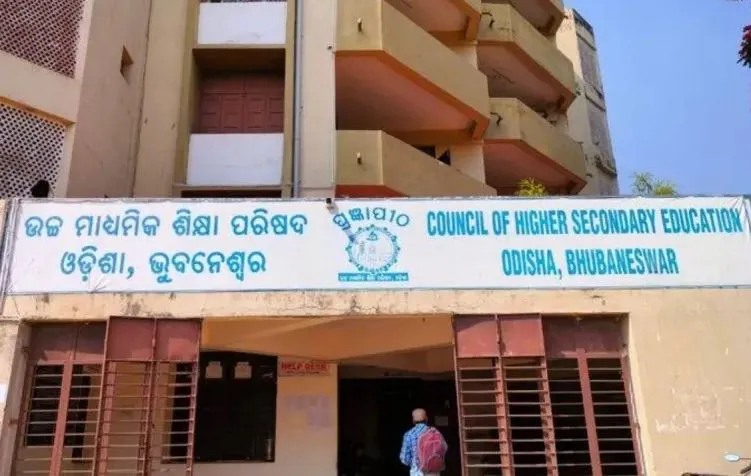 lpg-cylinder-explodes-2-critical