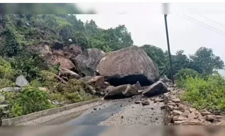 bus-hits-truck-at-soro-15-injured