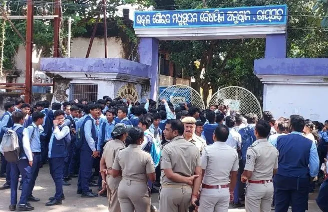 after-rancho-its-farhan-as-madhavan-tests-positive-for-covid