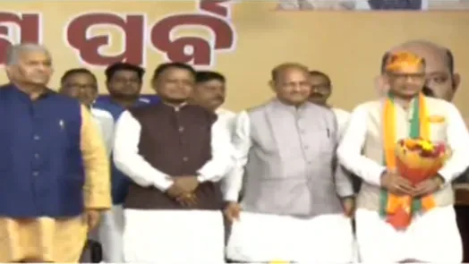 Big blow to BJD as former Rajya Sabha member Amar Patnaik joins BJP 