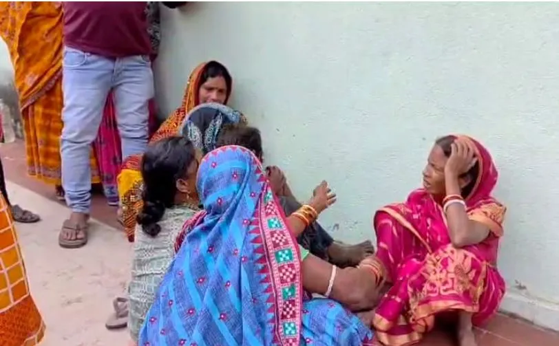 students-start-to-vacate-hostels-amid-second-wave-of-covid-19-in-odisha