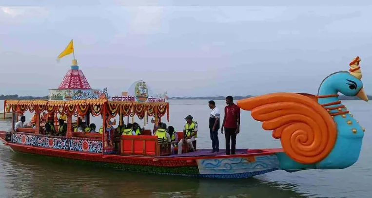 naveen-releases-beyond-here-other-poems