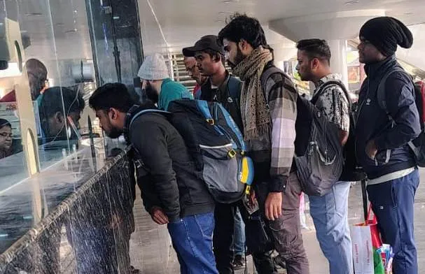 police-nab-interstate-dacoit-gang-seize-gold--vehicles