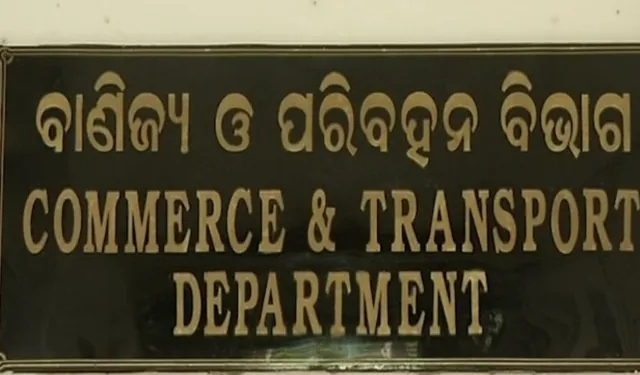 pm-modi-embraces-film-fraternity-despite-ideological-differences-aims-to-harness-cinemas-soft-power