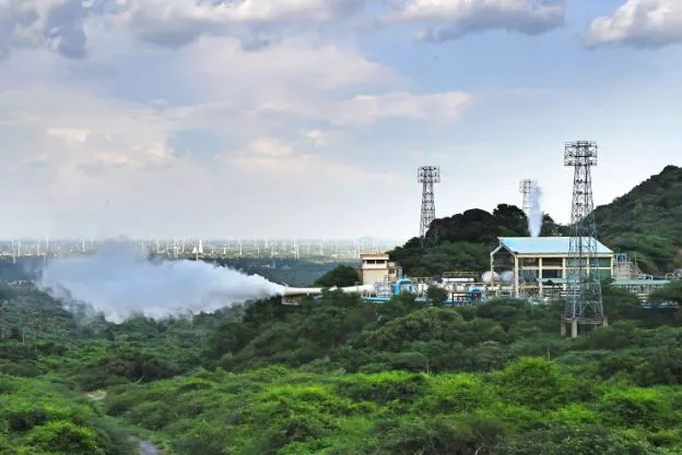 their-govt-is-for-2025-select-people-rahul-gandhis-jibe-at-bjp-in-karnataka-rally