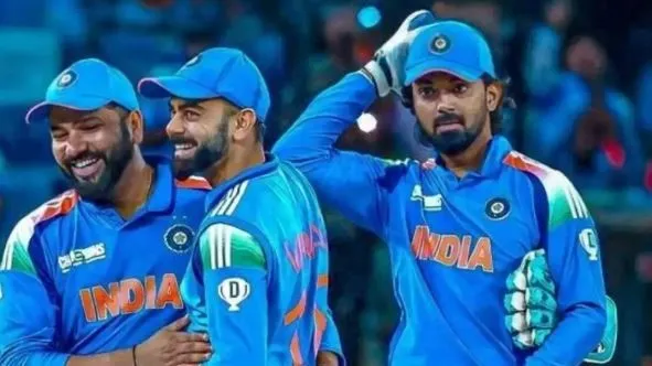 hindu-mahasabha-activists-held-for-doing-puja-in-taj-premises