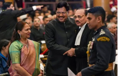 Ex-CJI B.R. Gavai leaves official car for successor Surya Kant at Rashtrapati Bhavan