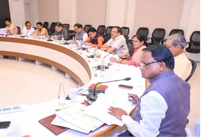 nitin-gadkari-emphasizes-on-fixing-driving-hours-for-truck-drivers-of-commercial-vehicles