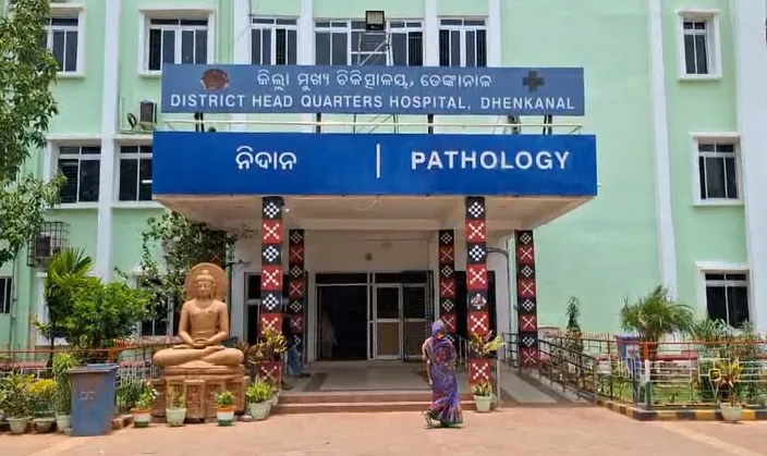 sophia-urista-apologizes-for-urinating-on-a-male-fan-at-concert