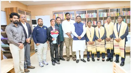 country-boat-capsizes-1-missing-2-rescued