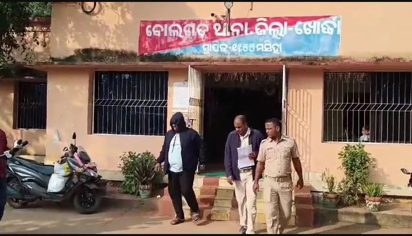 chandrayaan-3-sand-artist-sudarsan-pattnaik-creates-sculpture-of-indias-moon-mission