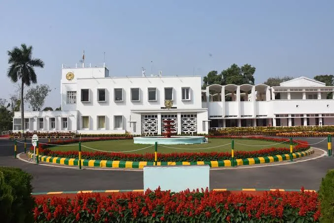 shoppers-brave-hailstorm-to-buy-liquor-in-uttarakhand-video
