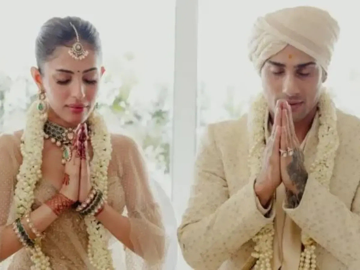 bhubaneswar-cong-workers-hurl-eggs-tomatoes-at-cops-during-rally