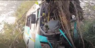 Tourist bus crashes on NH-57 in Boudh, 18 Injured