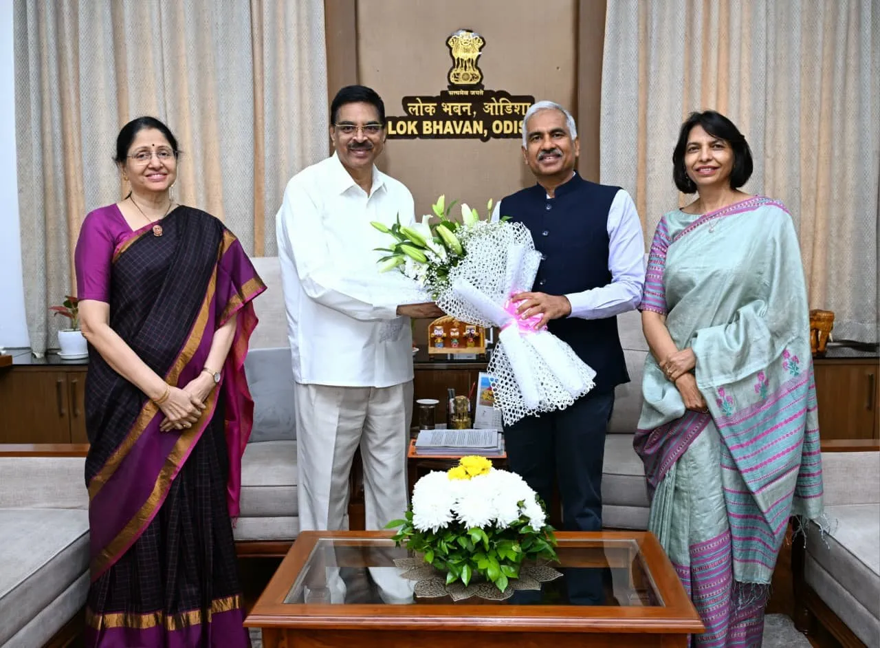 Outgoing Chief Secretary Manoj Ahuja meets Odisha Governor