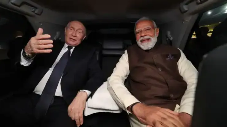 23rd India-Russia Summit: Vladimir Putin Arrives in Delhi; PM Modi Gestures Warmth by Travelling in Same Car