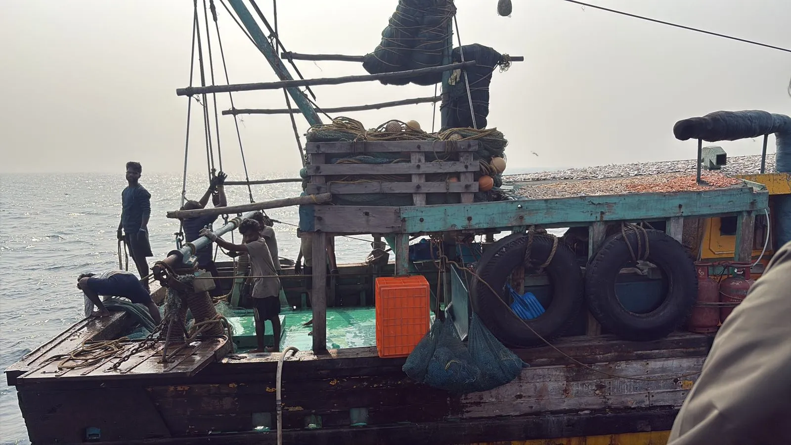 delhi-man-carrying-liquor-bottles-in-milk-containers-amid-lockdown-held