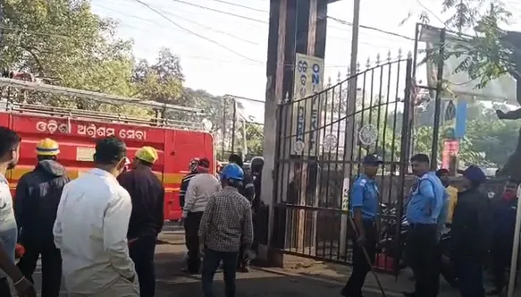 apple-gears-up-to-sell-make-in-india-iphones-on-1st-day-of-global-sale