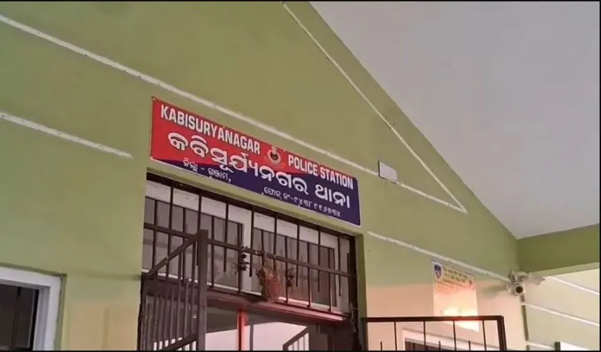 miscreants-snatch-mobile-phone-from-young-woman-in-bhubaneswar