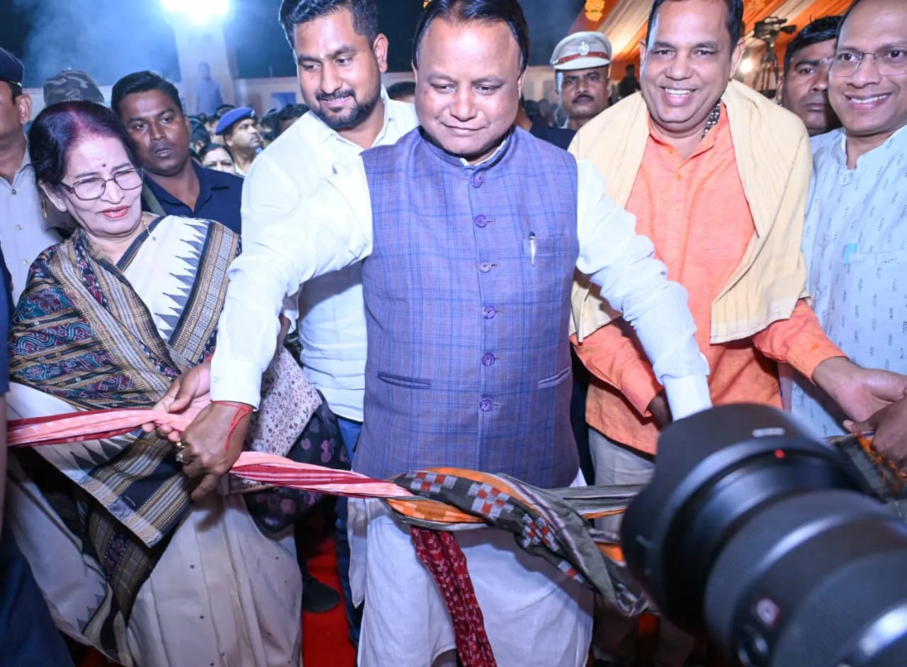 shock-in-ghaziabad-juice-shop-owner-caught-mixing-urine-attacked-by-irked-locals