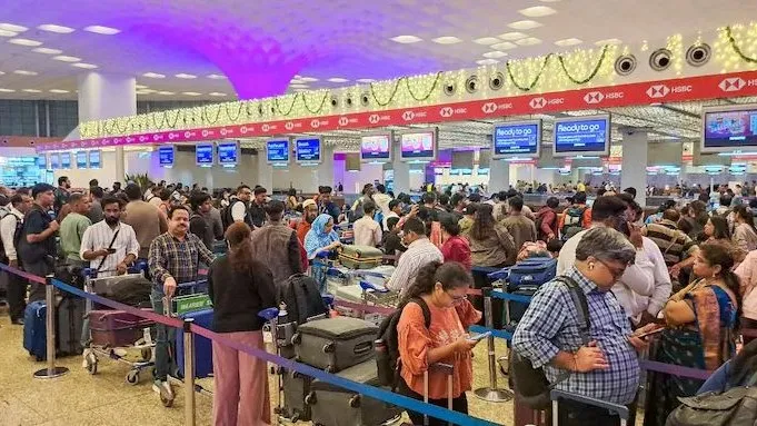 Passenger Woes Mount with 350 IndiGo Flight Cancellations Today; Delhi Airport Issues New Warning