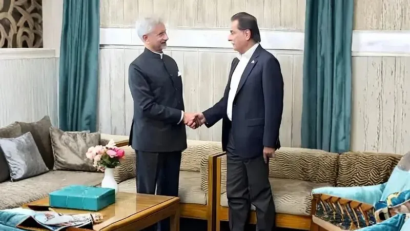 Pakistan seeks dialogue to improve India Pakistan relations following high level encounter in Dhaka