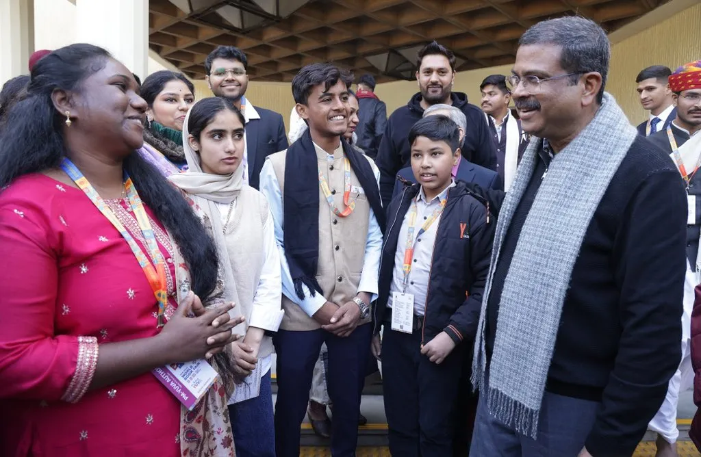 india-china-hold-talks-agree-to-resolve-issues-expeditiously