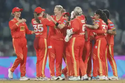 Sophie Devine heroics help Gujarat Giants vs Delhi Capitals match end in thrilling four run victory
