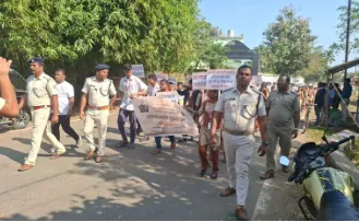 miscreants-loot-rs-1-5-lakh-cash-at-gunpoint-from-bank-in-cuttack