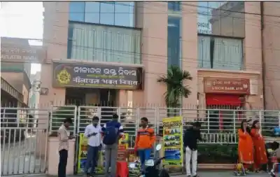 Parking fee for 4- wheelers at Puri Bhakta Niwas reduced to Rs 240