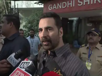 Akshay Kumar's escort car meets with accident in Mumbai