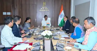 Odisha's 6th Finance Commission submits final report to Governor 