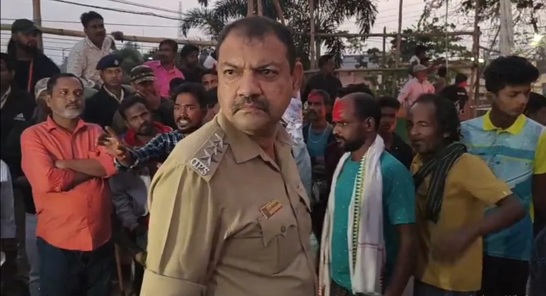 Youth thrashed to death in Jagatsinghpur: Mob blocks road with body on road