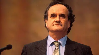 Veteran BBC Voice Mark Tully Dies in Delhi Marking End of an Era for Journalism in India