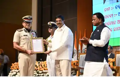 Dr. Satyajit Naik, IGP, Awarded Governor’s Medal for Distinguished Service