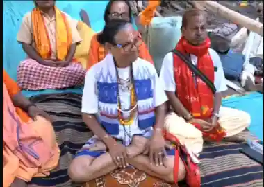 Swami Anandaraja draws attention at Khandagiri Mela