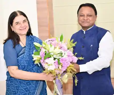 Maneka Gandhi calls on Odisha CM in Bhubaneswar